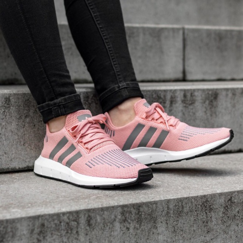 Adidas Swift Run Women’s Shoe Size 6.5